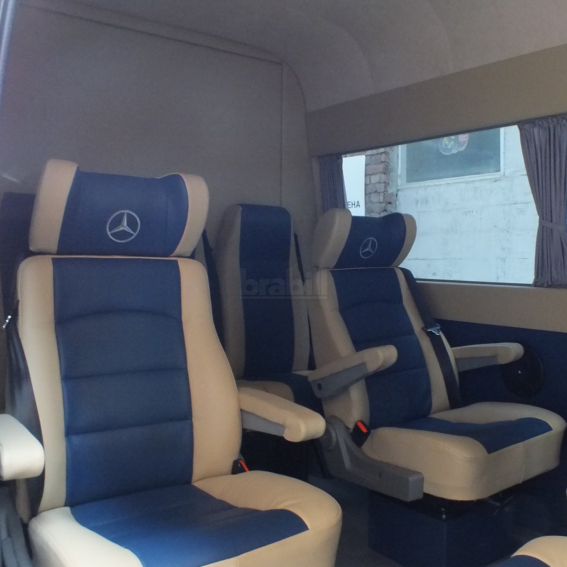 Mercedes-Benz Classic переоборудованный в грузопассажирский микроавтобус с возможностью перевозки квадроцикла