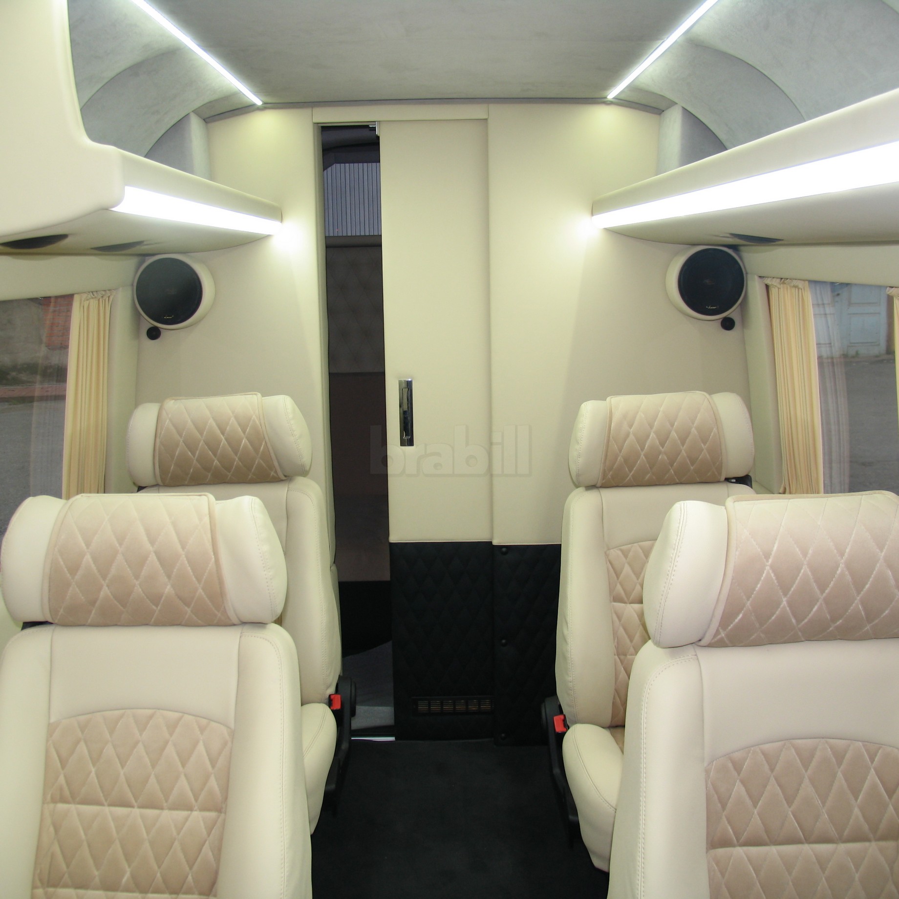 Переоборудование Mercedes-Benz Sprinter W906 в эксклюзивный офис на колесах