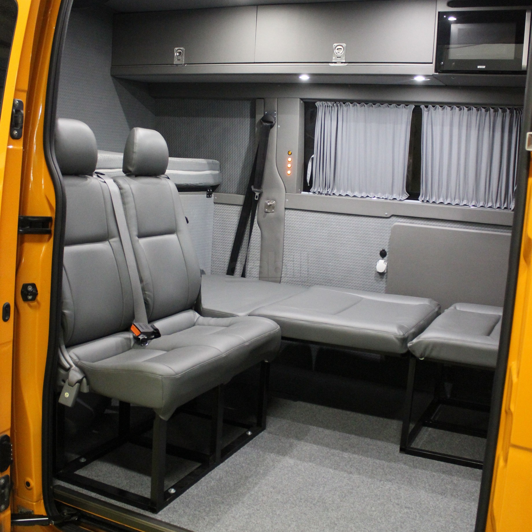 Переоборудование Renault Master в микроавтобус для перевозки команды профессиональных спортсменов
