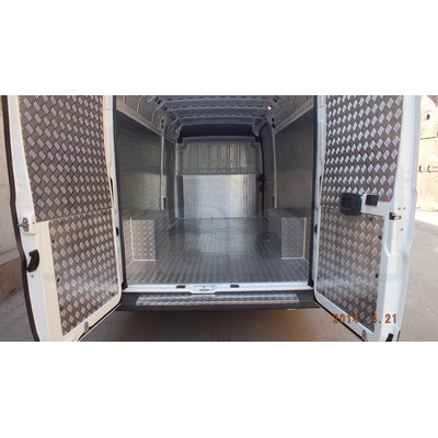 Отделка фургона Peugeot Boxer алюминием