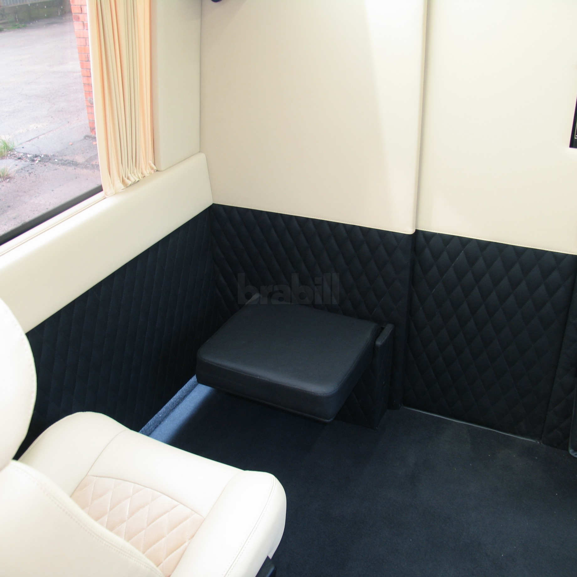 Переоборудование Mercedes-Benz Sprinter W906 в эксклюзивный офис на колесах