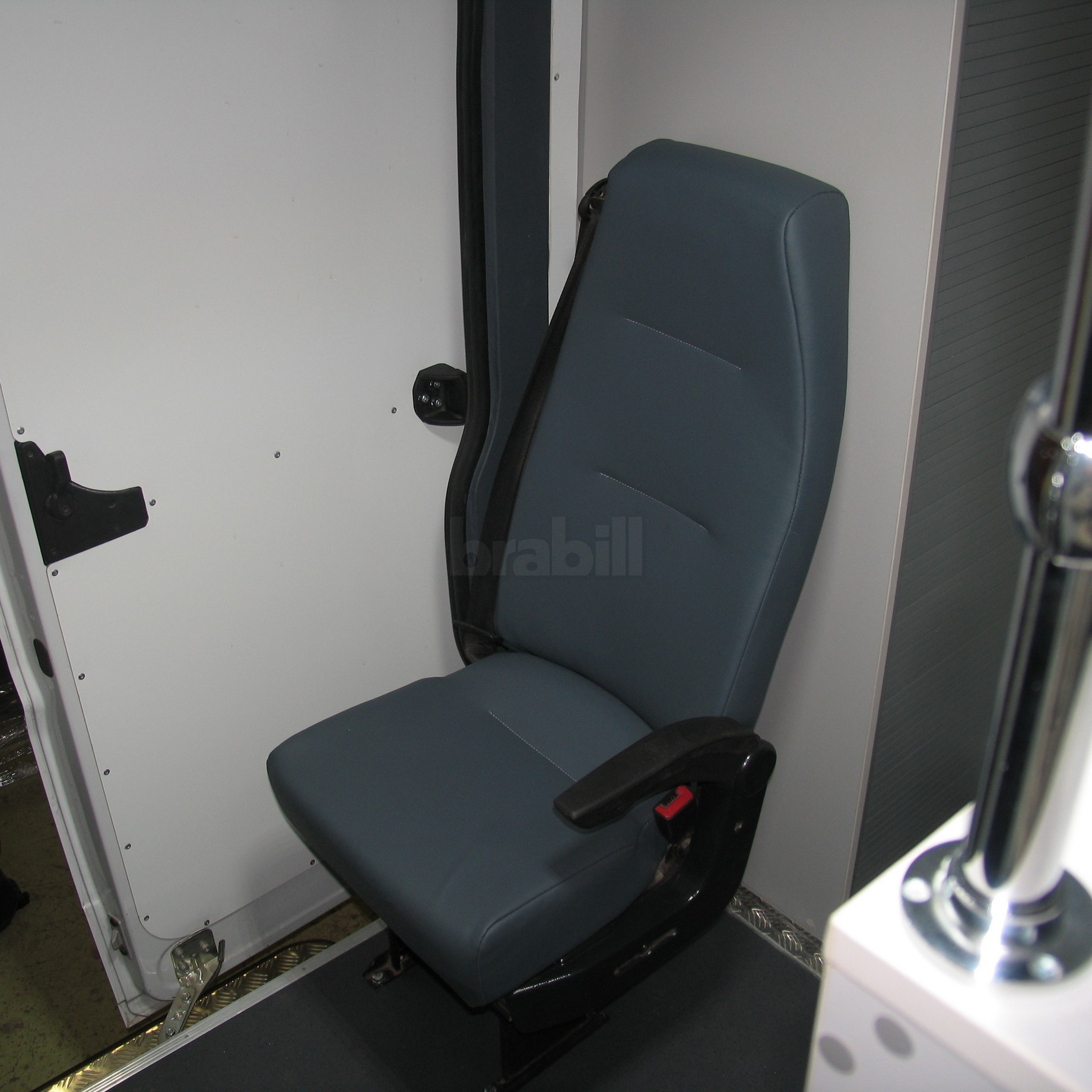Переоборудование микроавтобуса Fiat Ducato в мобильную медицинскую лабораторию