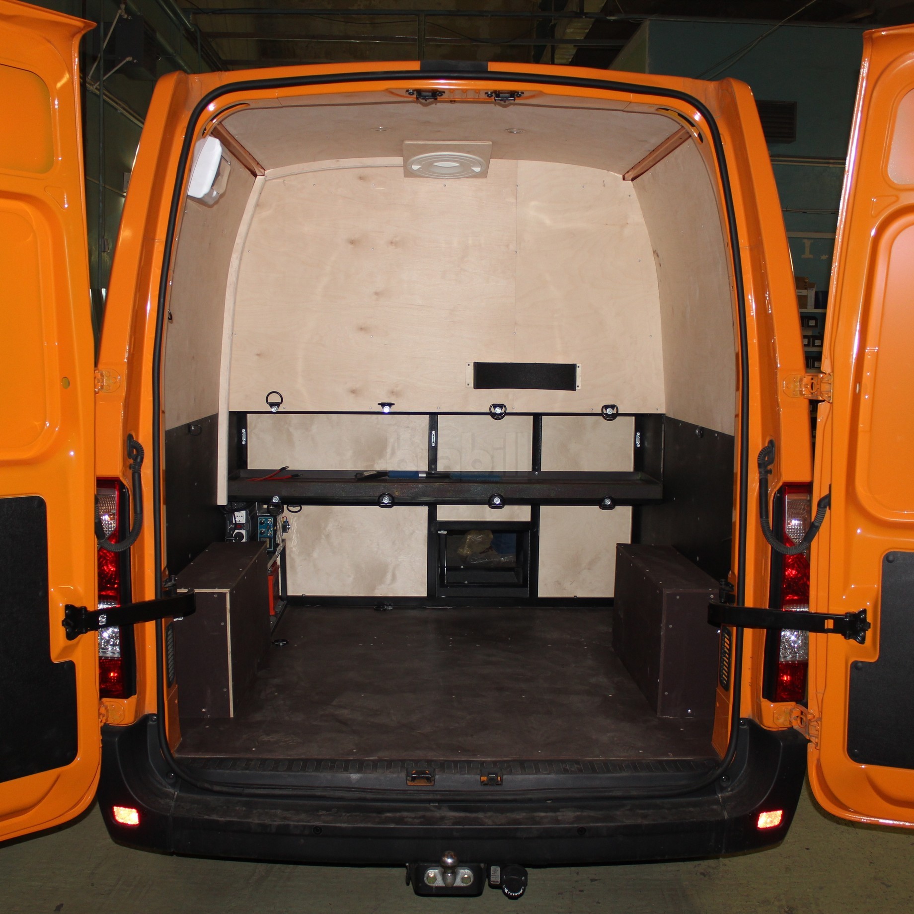 Переоборудование Renault Master в микроавтобус для перевозки команды профессиональных спортсменов