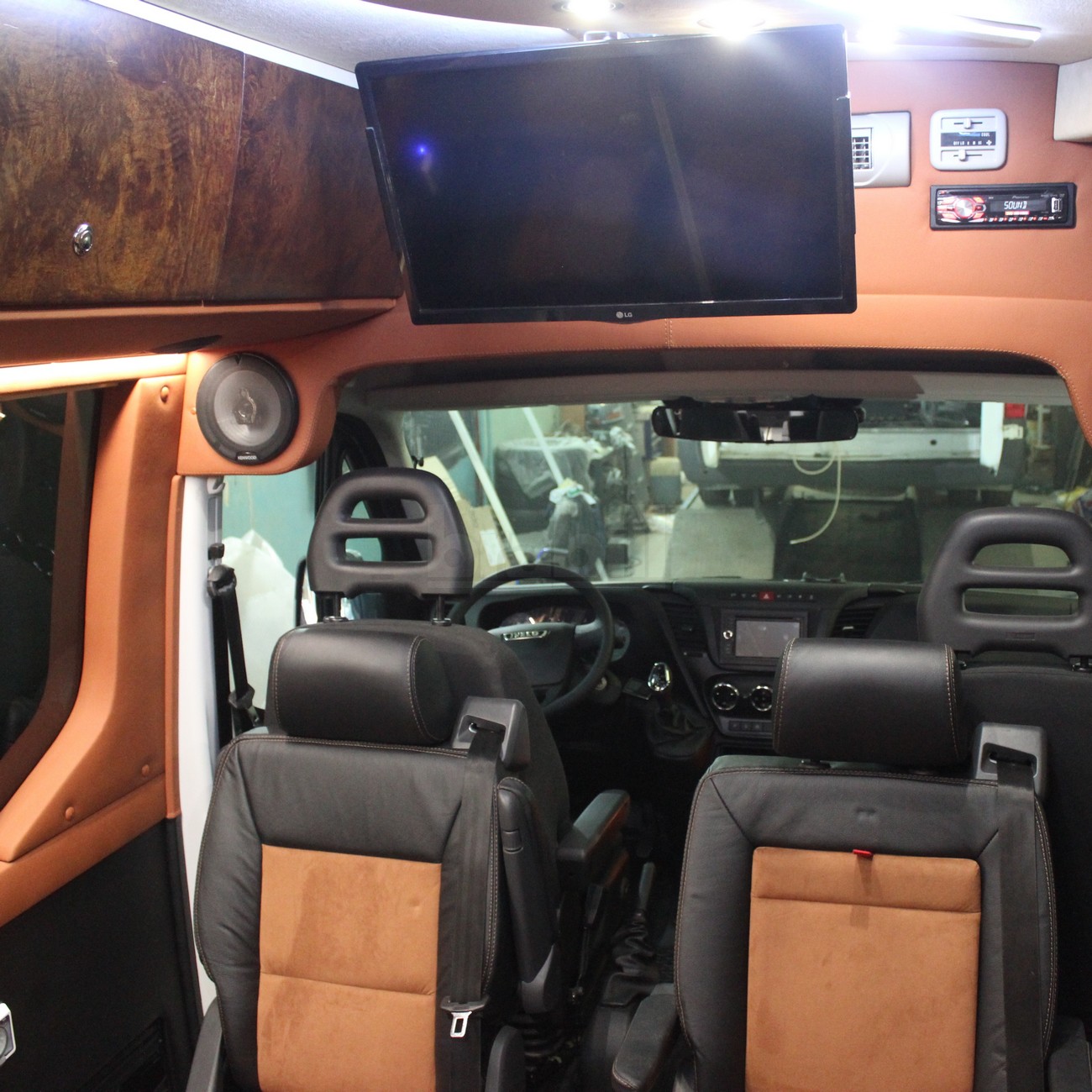 Переоборудование Iveco Daily в микроавтобус для путешествий с семьей