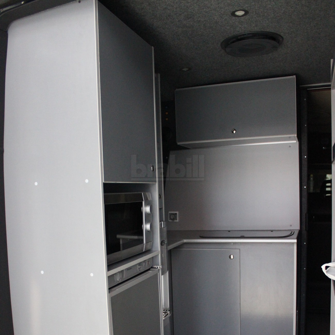 Переоборудование Iveco Daily в микроавтобус для путешествий с семьей