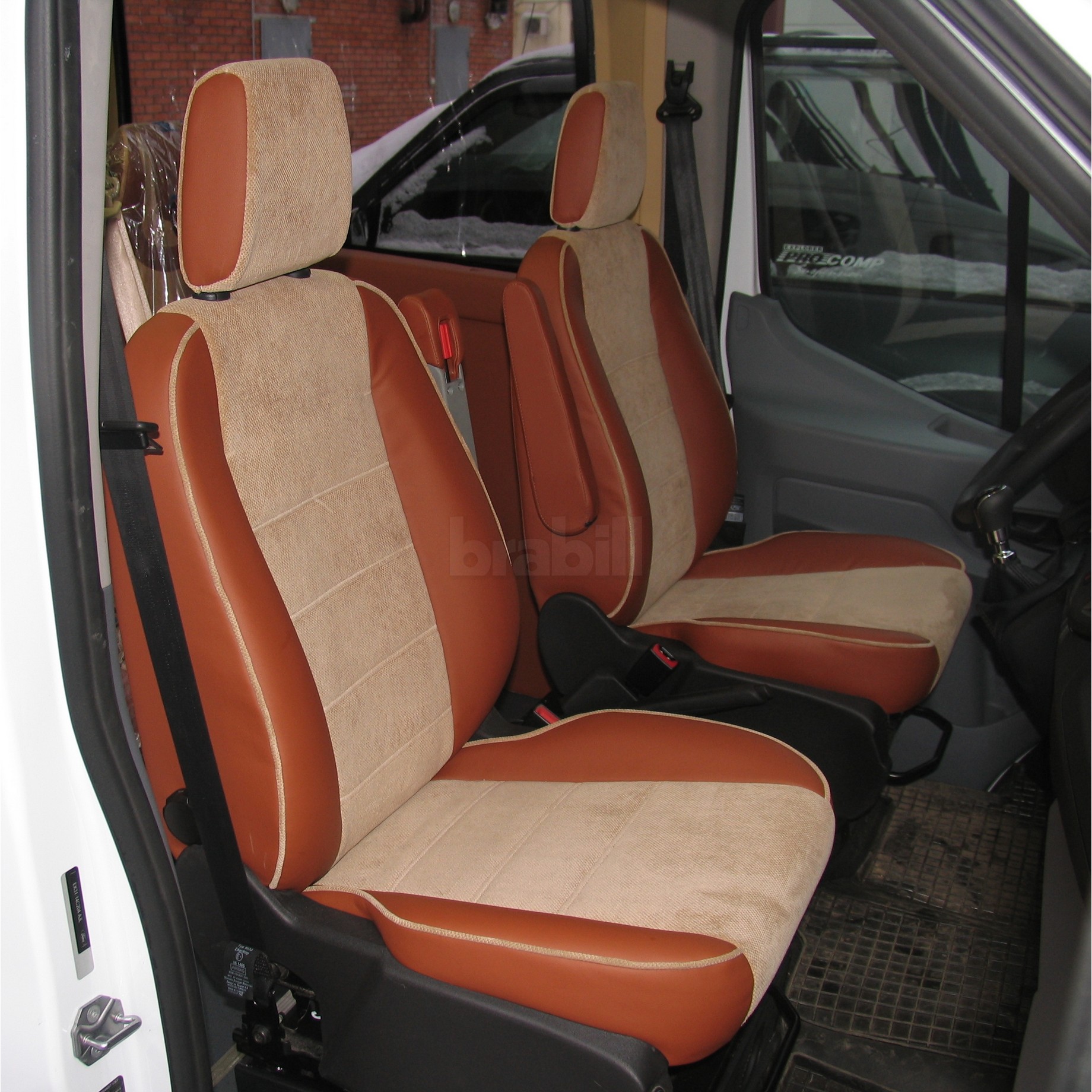 Переделка фургона Ford Transit в пассажирский микроавтобус