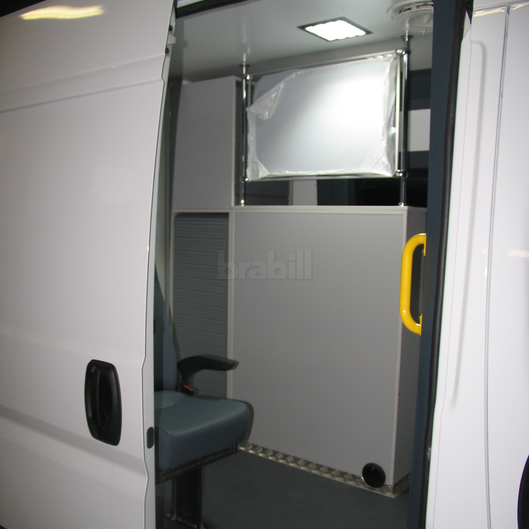 Переоборудование микроавтобуса Fiat Ducato в мобильную медицинскую лабораторию