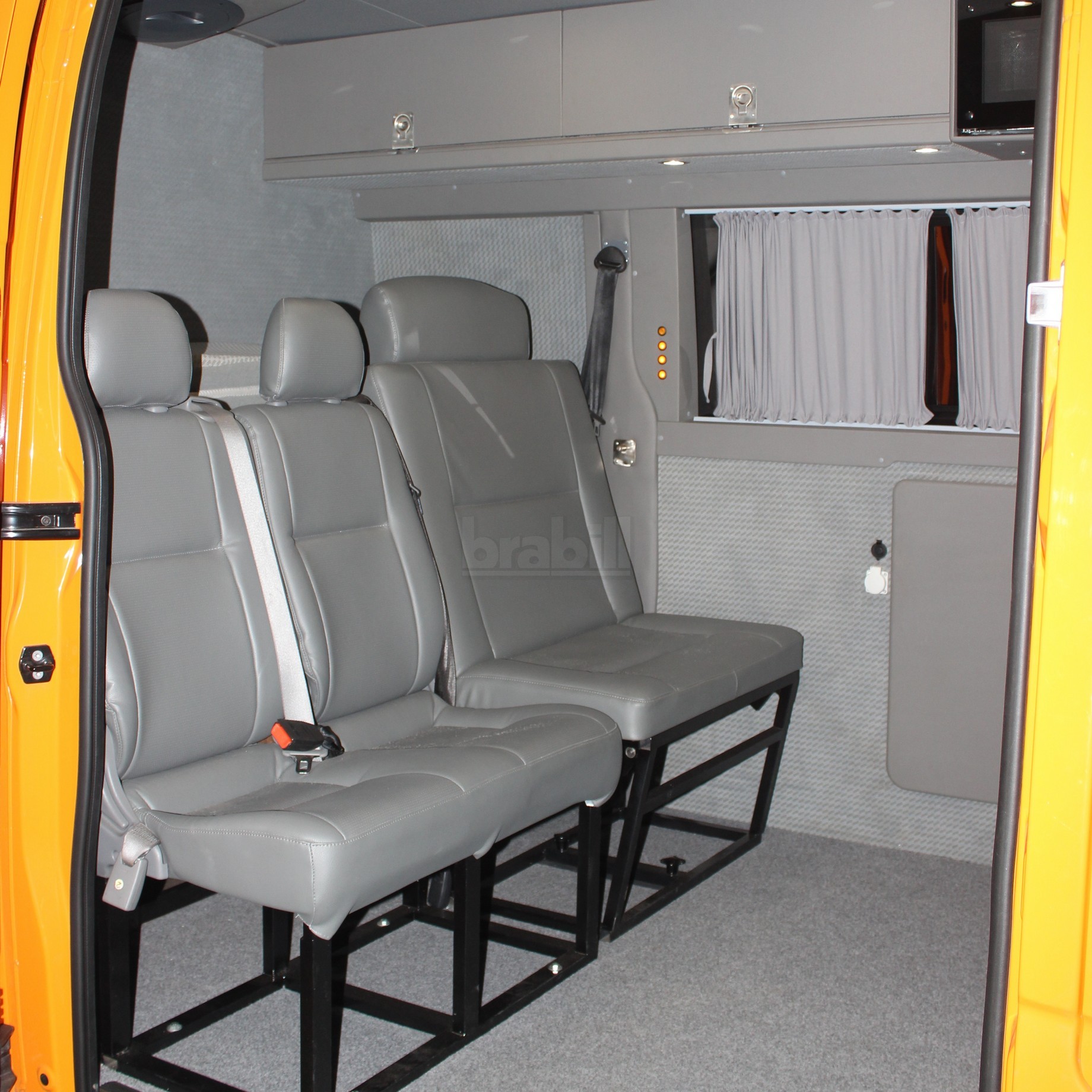 Переоборудование Renault Master в микроавтобус для перевозки команды профессиональных спортсменов