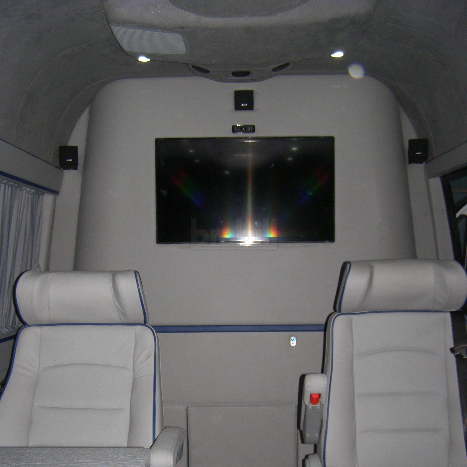 Переоборудование Mercedes-Benz Sprinter в штабной автомобиль