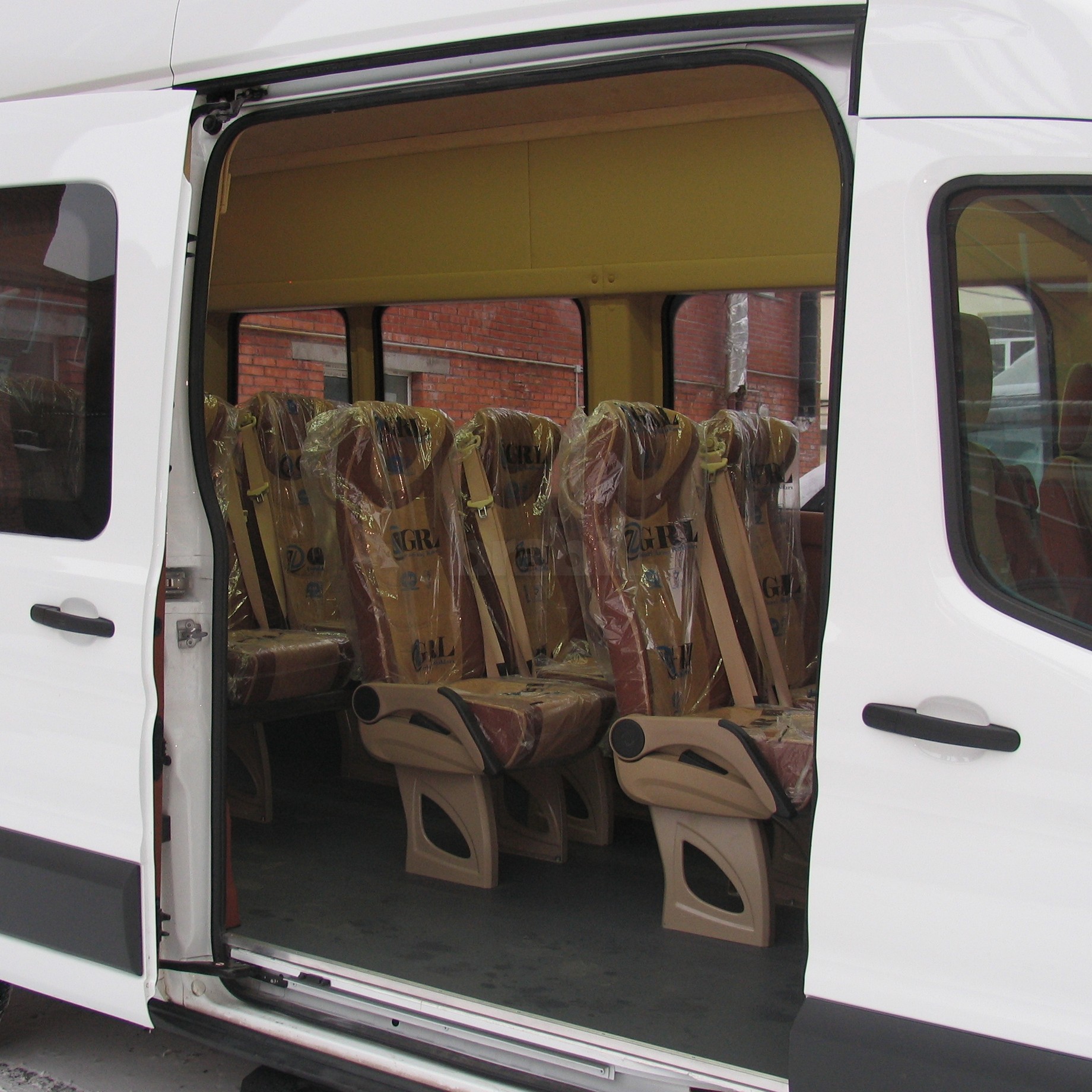 Переделка фургона Ford Transit в пассажирский микроавтобус