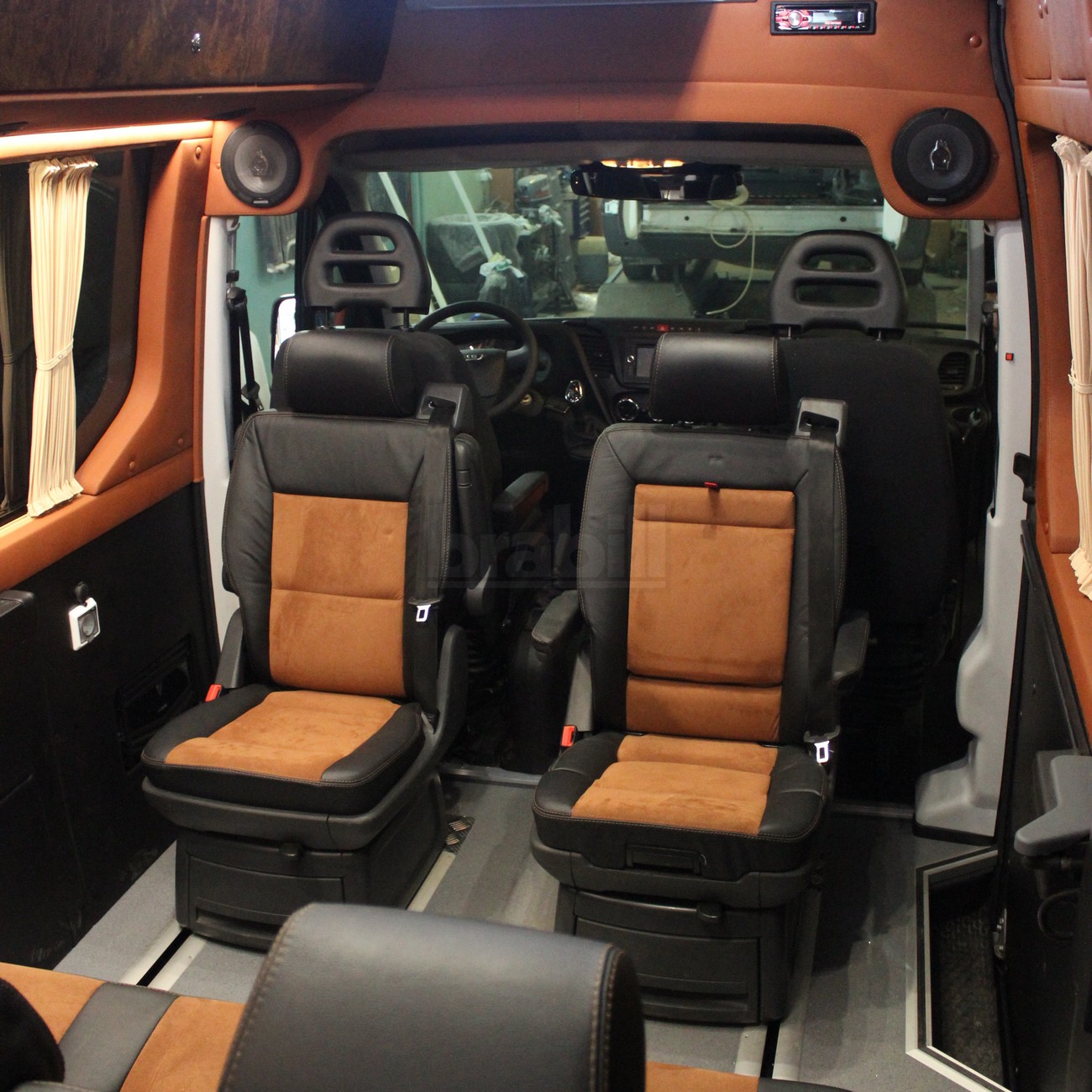 Переоборудование Iveco Daily в микроавтобус для путешествий с семьей