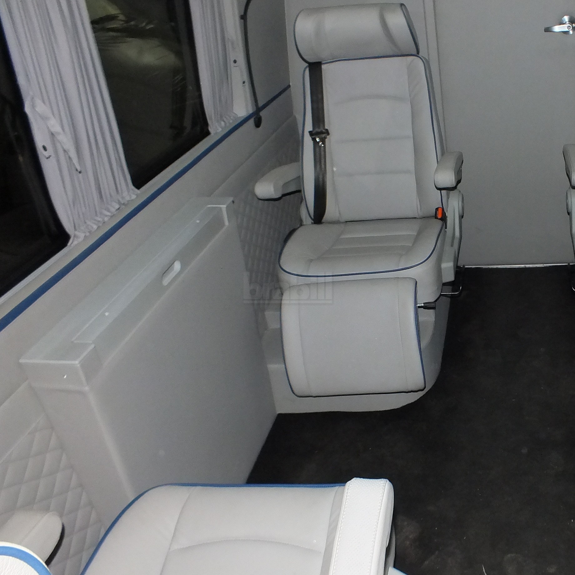 Переоборудование Mercedes-Benz Sprinter в штабной автомобиль