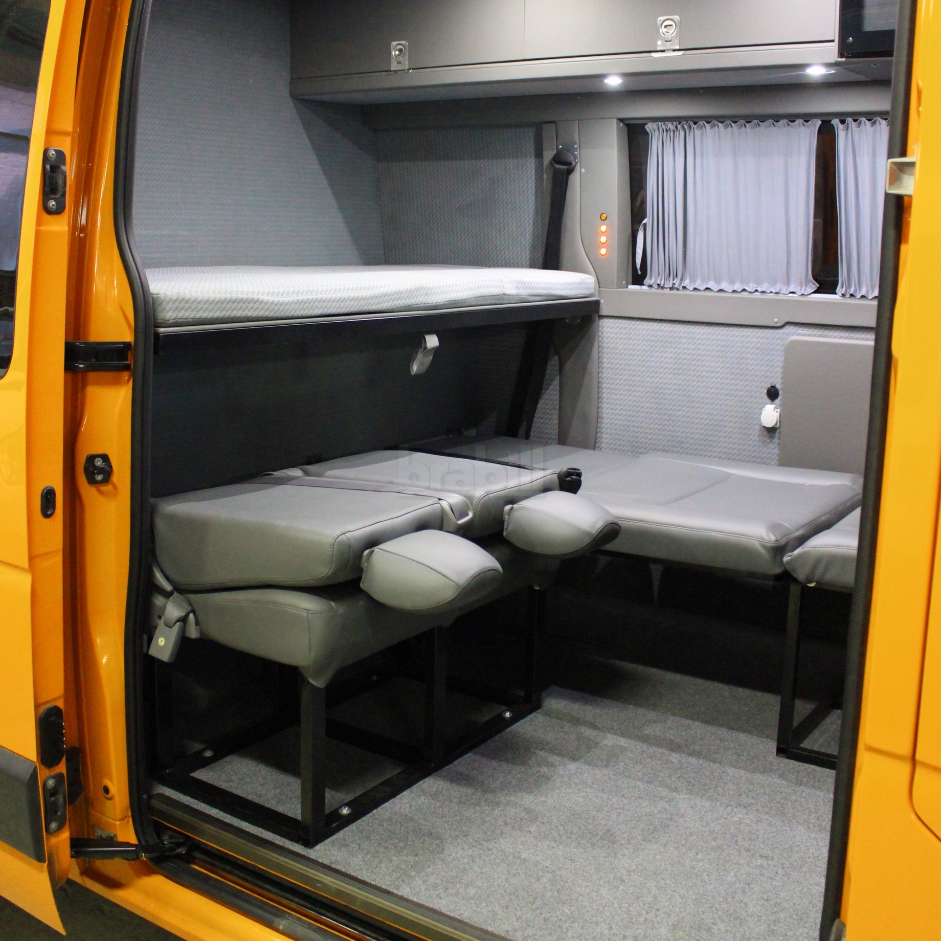 Переоборудование Renault Master в микроавтобус для перевозки команды профессиональных спортсменов