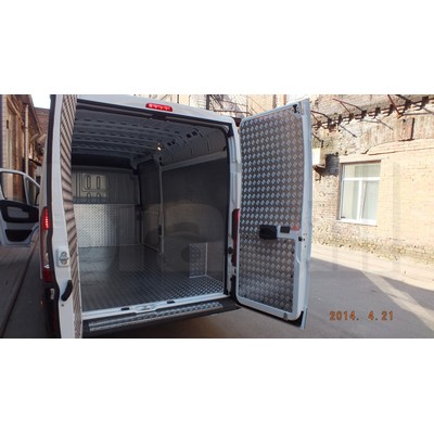 Отделка фургона Peugeot Boxer алюминием