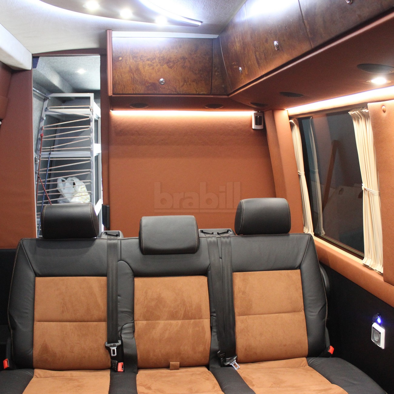 Переоборудование Iveco Daily в микроавтобус для путешествий с семьей