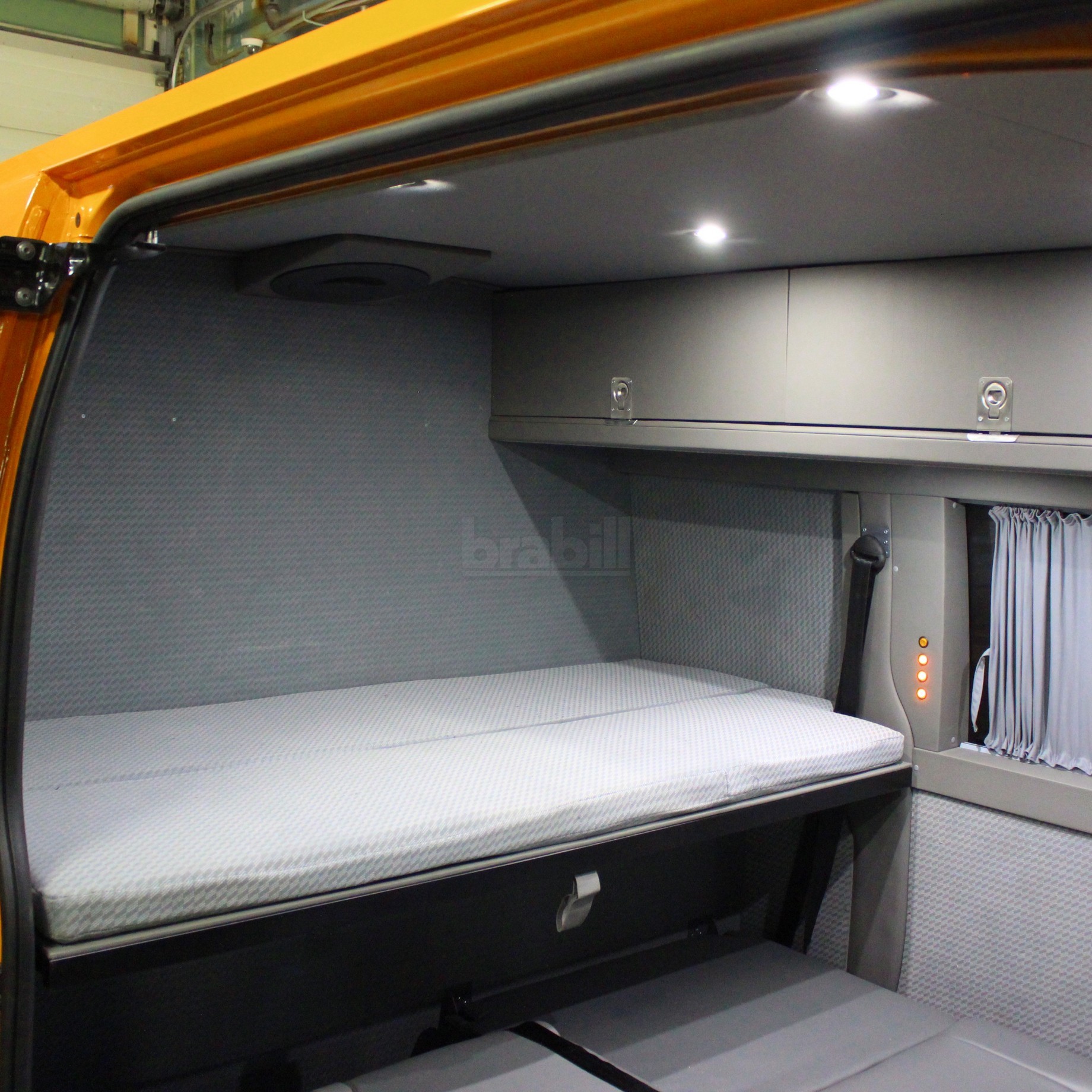 Переоборудование Renault Master в микроавтобус для перевозки команды профессиональных спортсменов