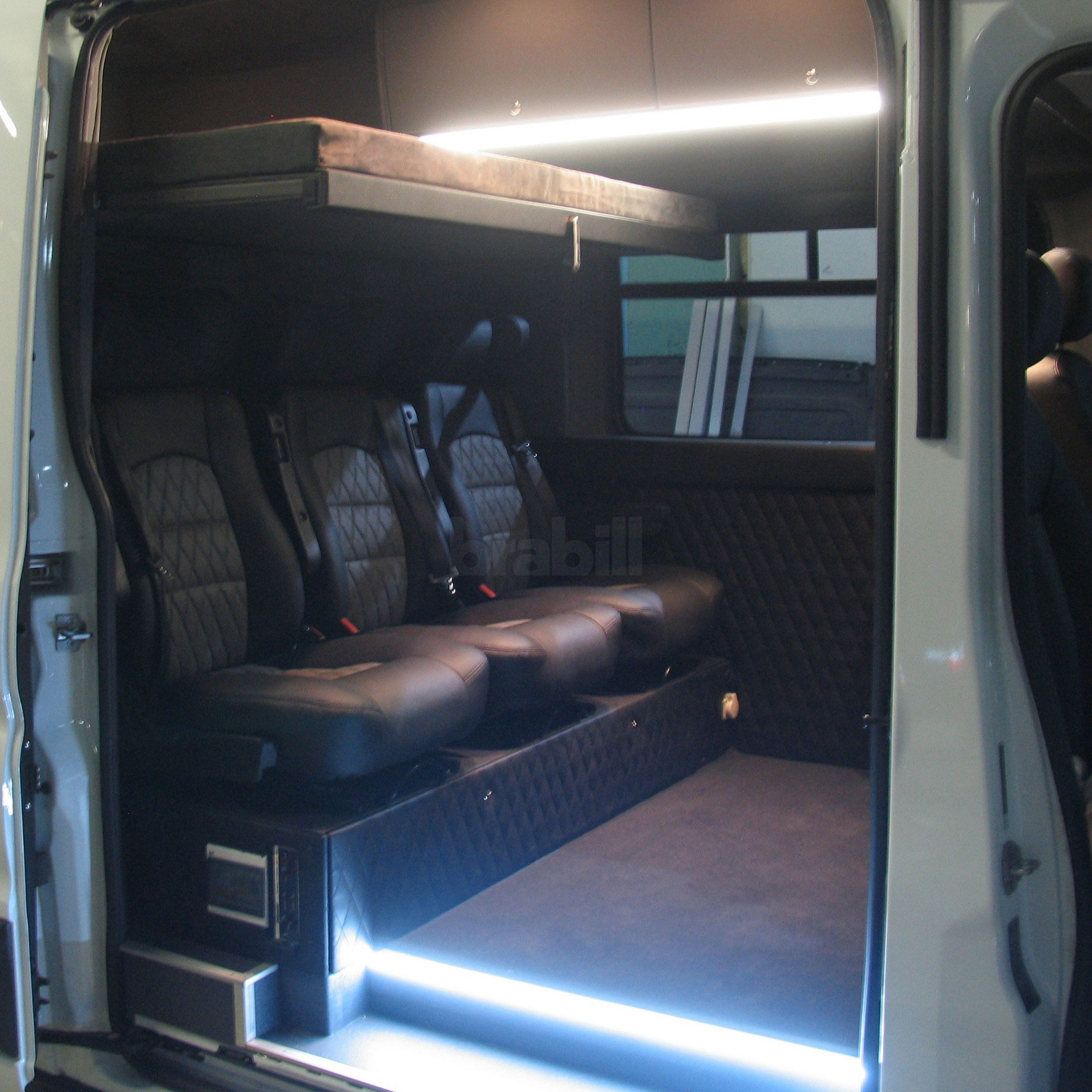Переоборудование Ford Transit в грузопассажирский микроавтобус с возможностью перевозки 2 мотоциклов