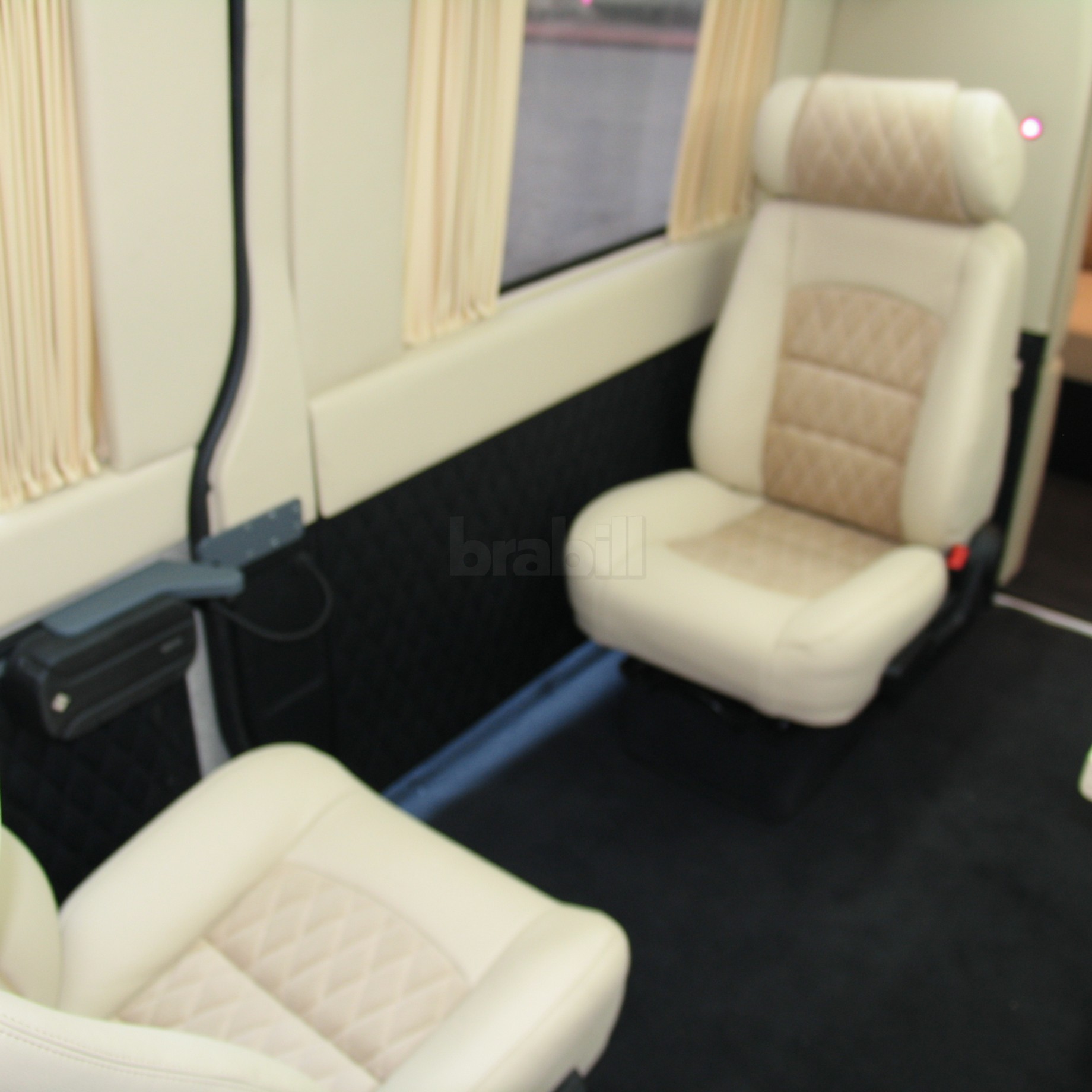 Переоборудование Mercedes-Benz Sprinter W906 в эксклюзивный офис на колесах