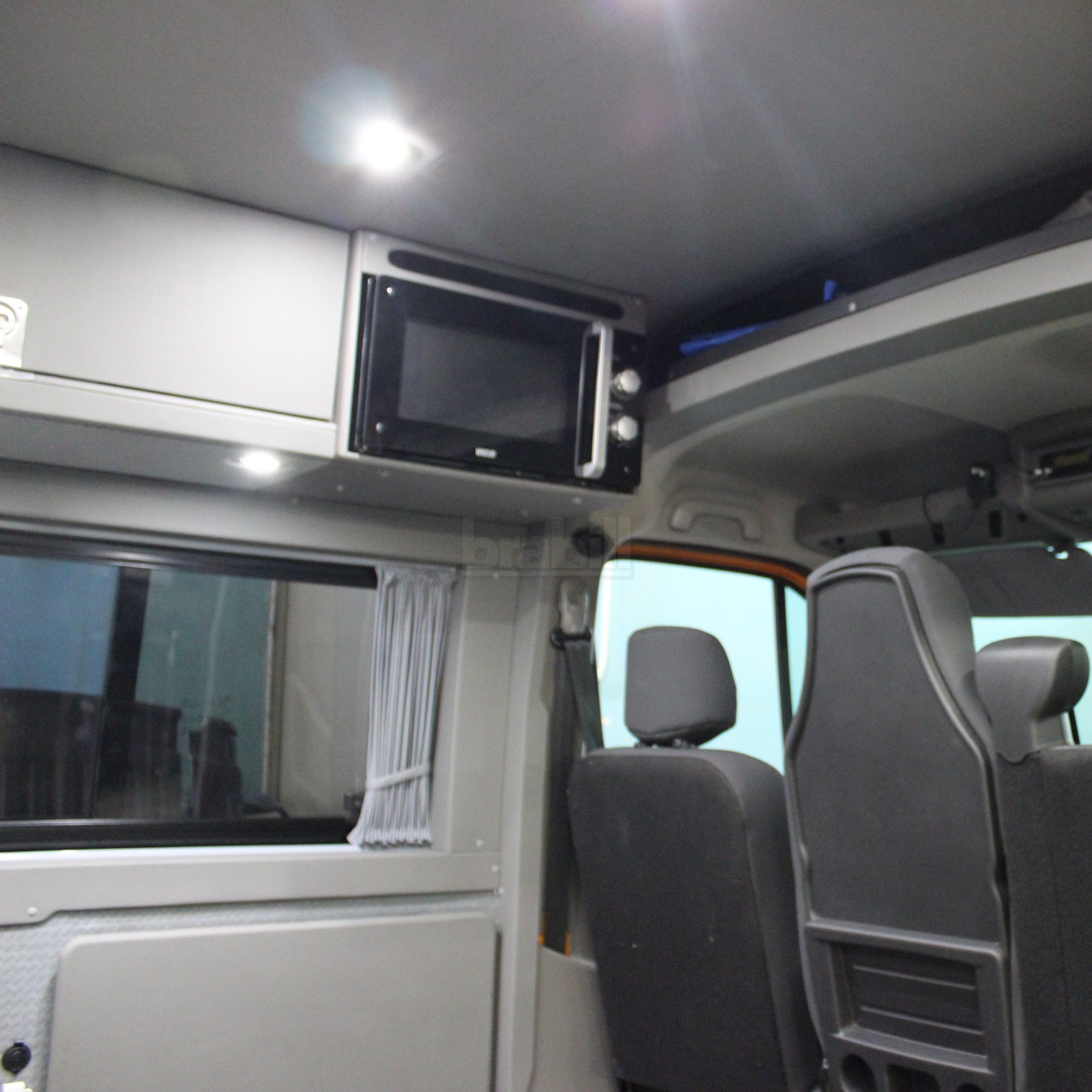 Переоборудование Renault Master в микроавтобус для перевозки команды профессиональных спортсменов