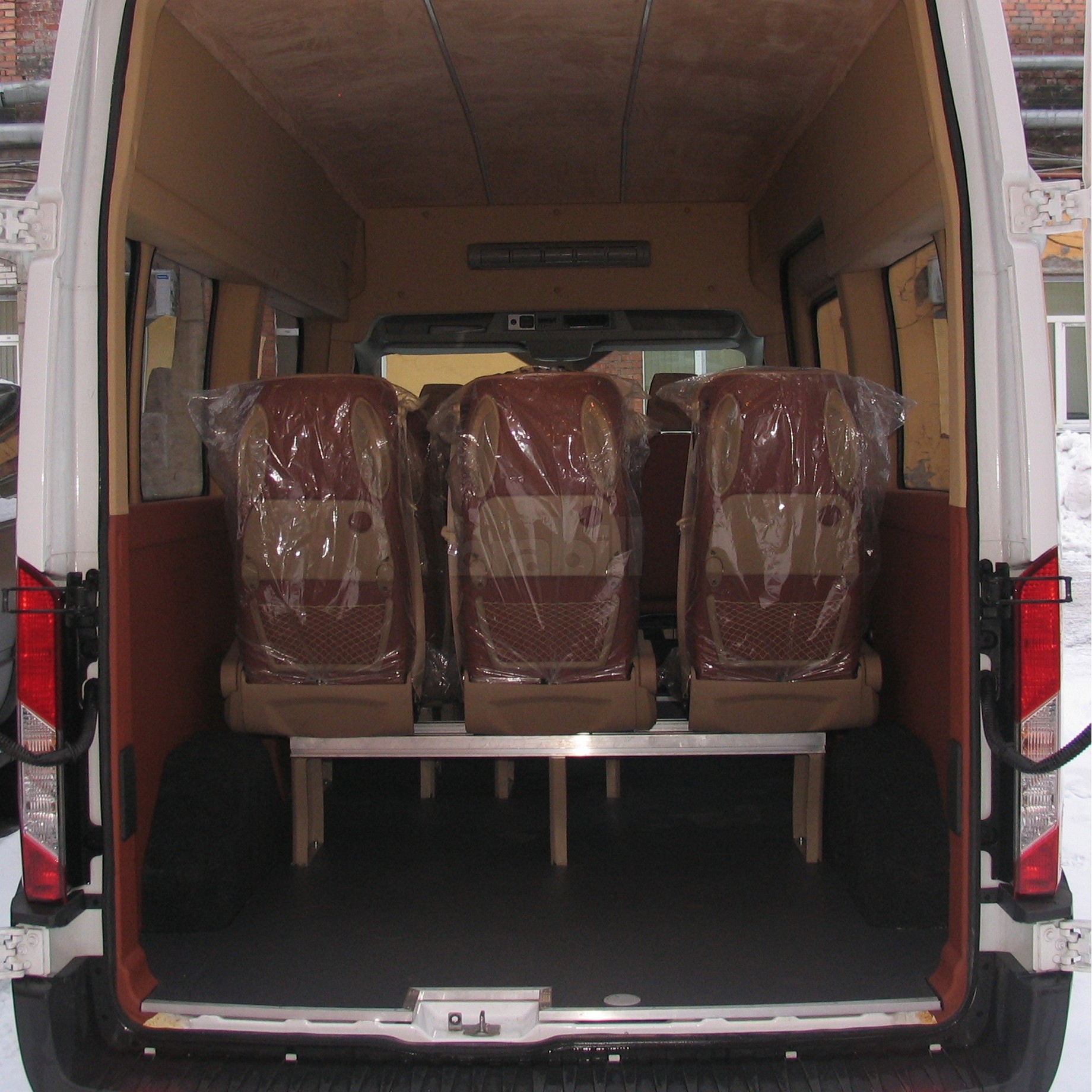 Переделка фургона Ford Transit в пассажирский микроавтобус