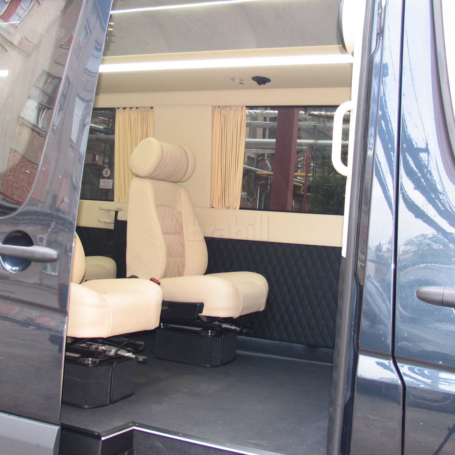 Переоборудование Mercedes-Benz Sprinter W906 в эксклюзивный офис на колесах