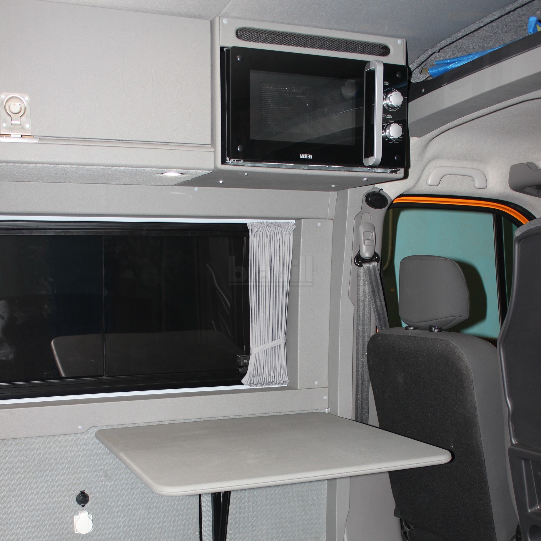 Переоборудование Renault Master в микроавтобус для перевозки команды профессиональных спортсменов
