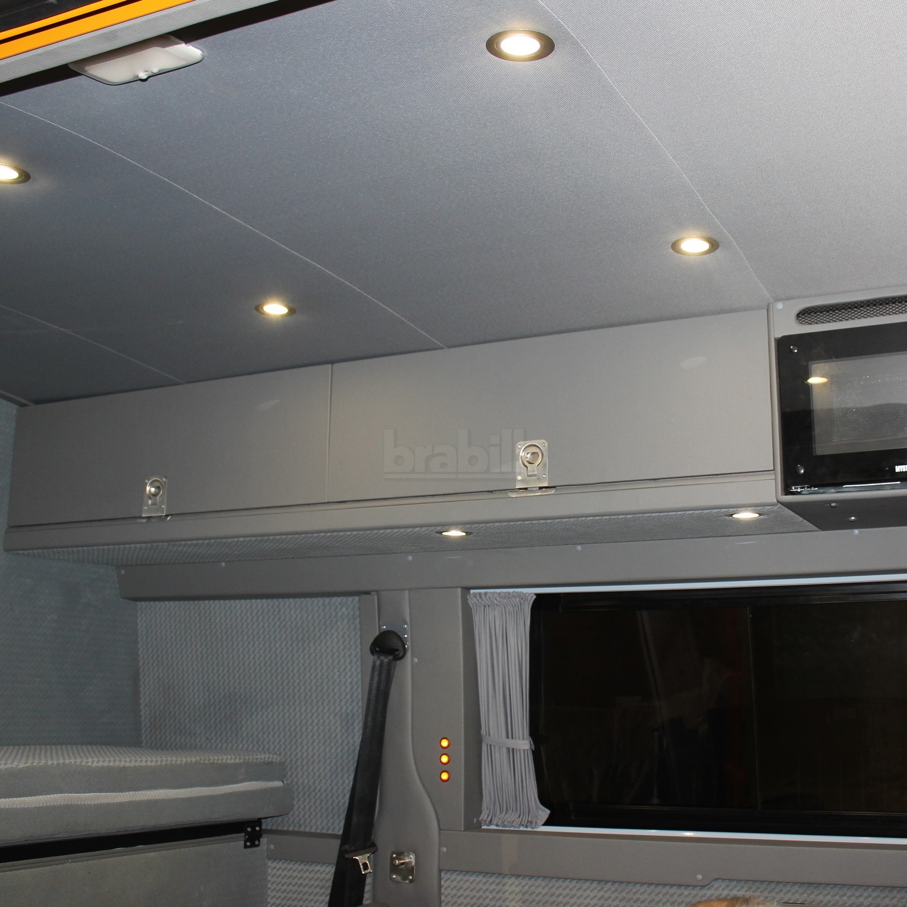 Переоборудование Renault Master в микроавтобус для перевозки команды профессиональных спортсменов