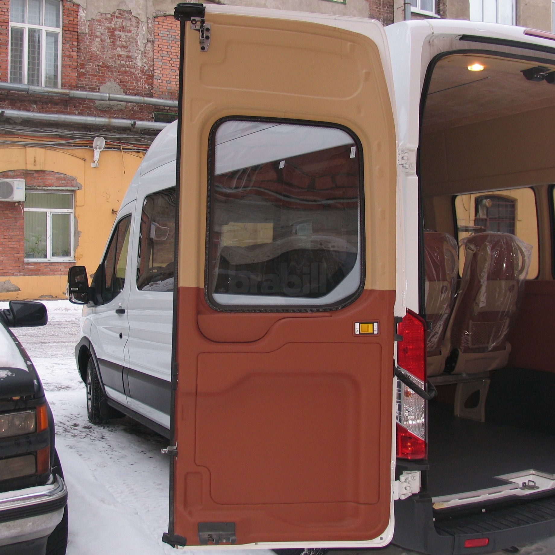 Переделка фургона Ford Transit в пассажирский микроавтобус