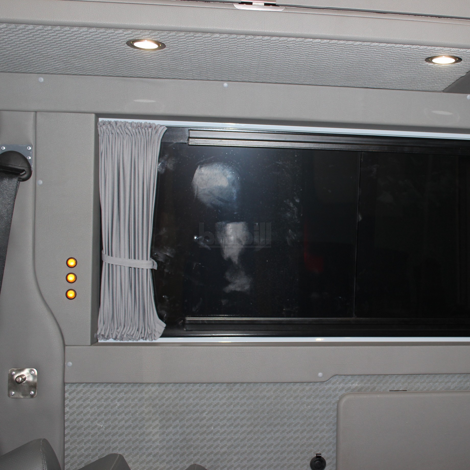 Переоборудование Renault Master в микроавтобус для перевозки команды профессиональных спортсменов