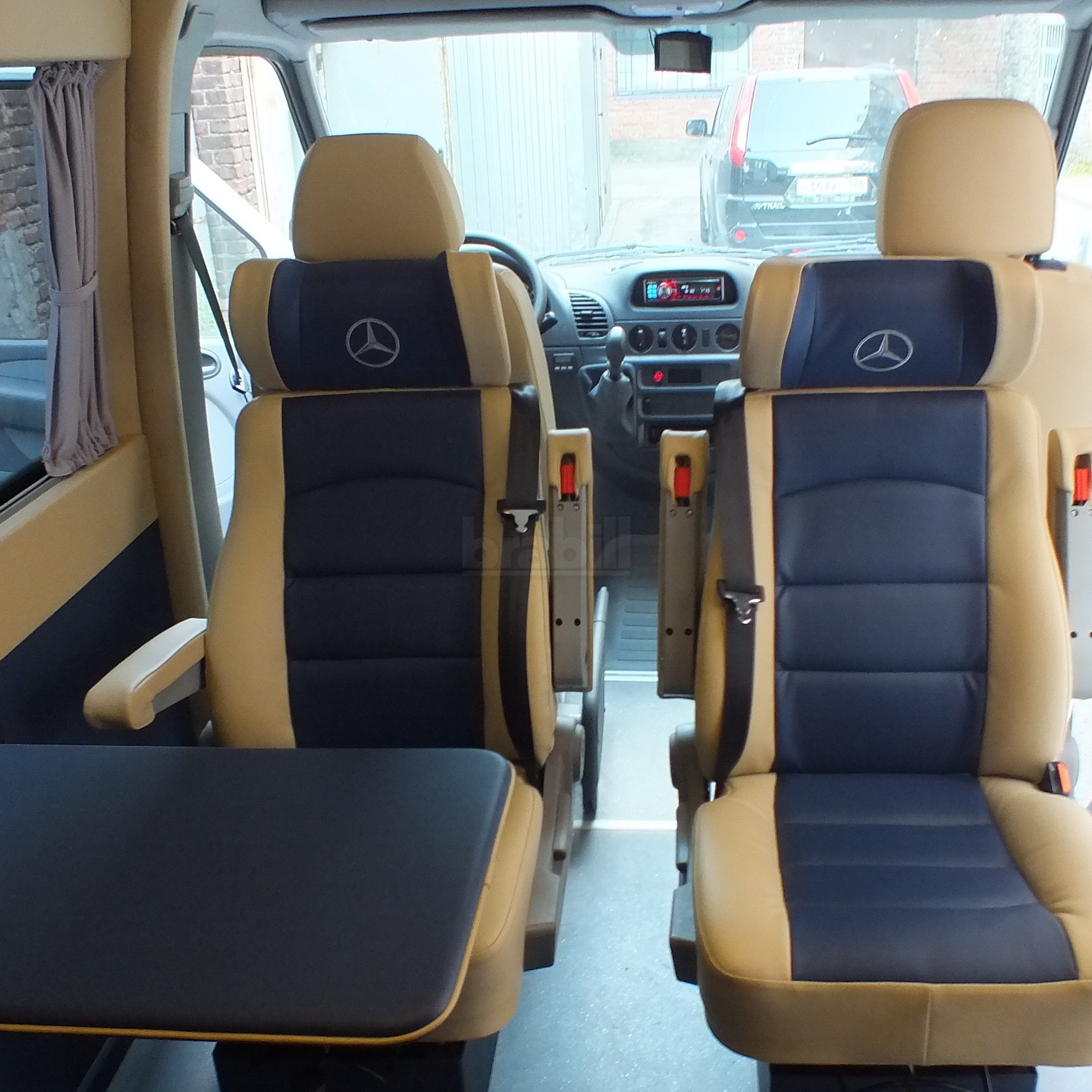 Mercedes-Benz Classic переоборудованный в грузопассажирский микроавтобус с возможностью перевозки квадроцикла